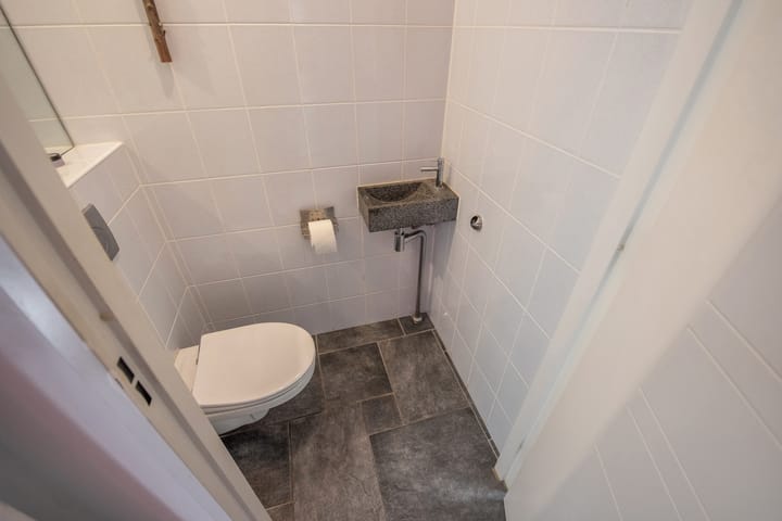 Photo 33 of Oostvoornestraat 6