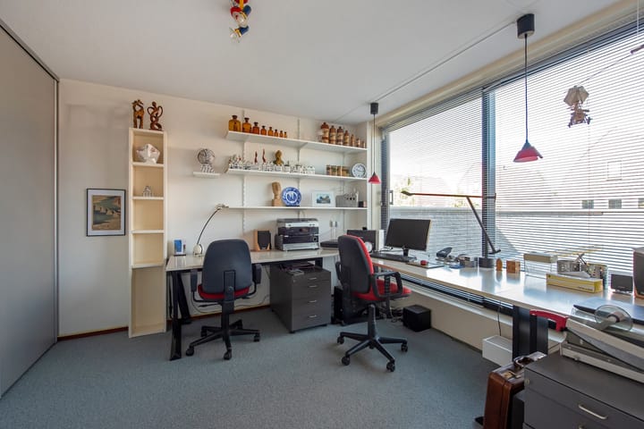 Photo 35 of Oostvoornestraat 6