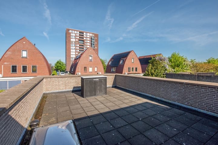 Photo 36 of Oostvoornestraat 6