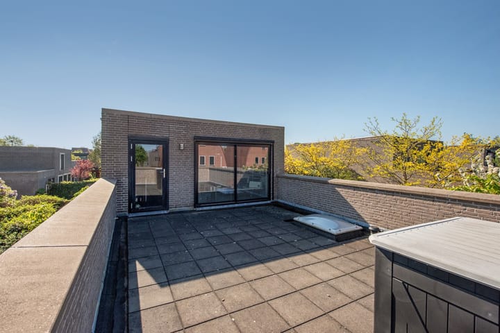 Photo 39 of Oostvoornestraat 6