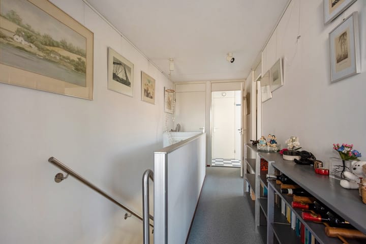 Photo 40 of Oostvoornestraat 6