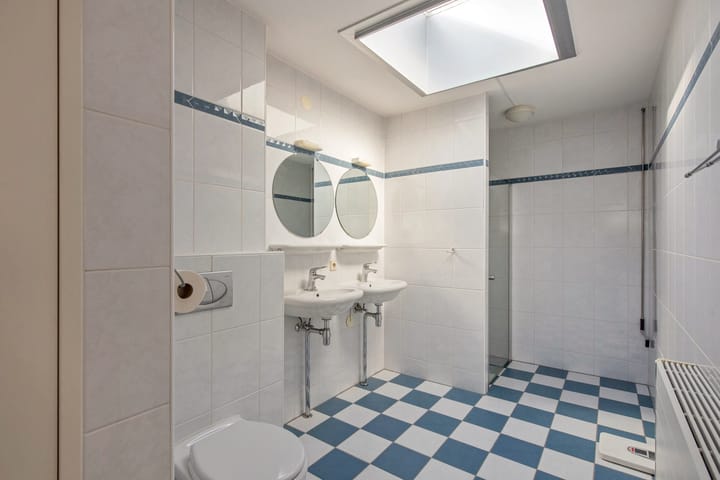 Photo 41 of Oostvoornestraat 6