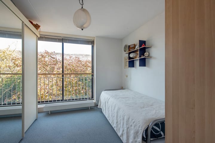 Photo 44 of Oostvoornestraat 6