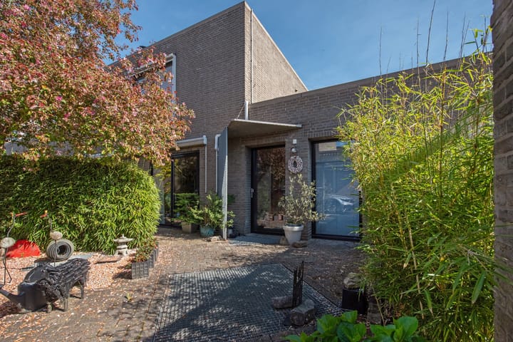 Photo 45 of Oostvoornestraat 6