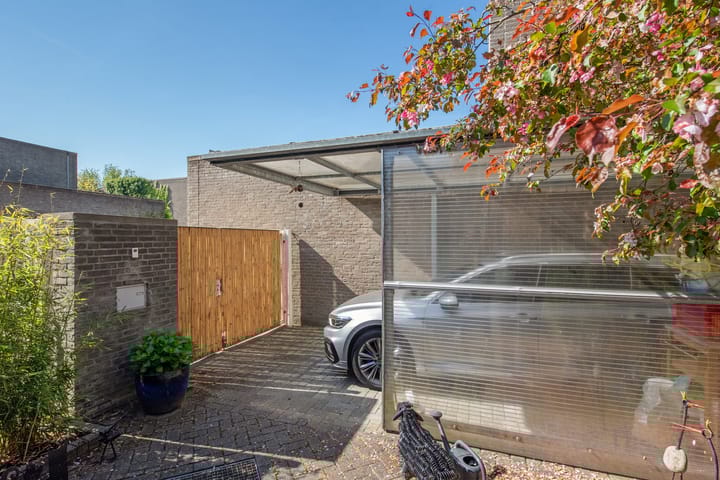 Photo 46 of Oostvoornestraat 6