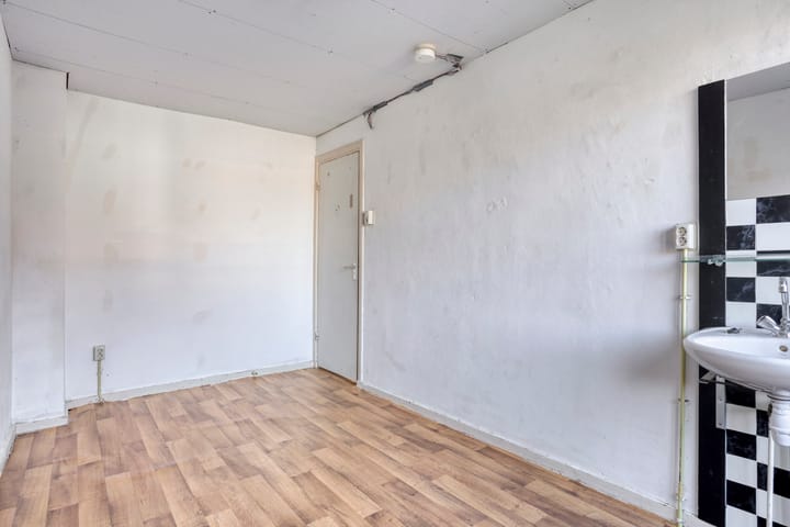 Photo 18 of Moerdijkstraat 2