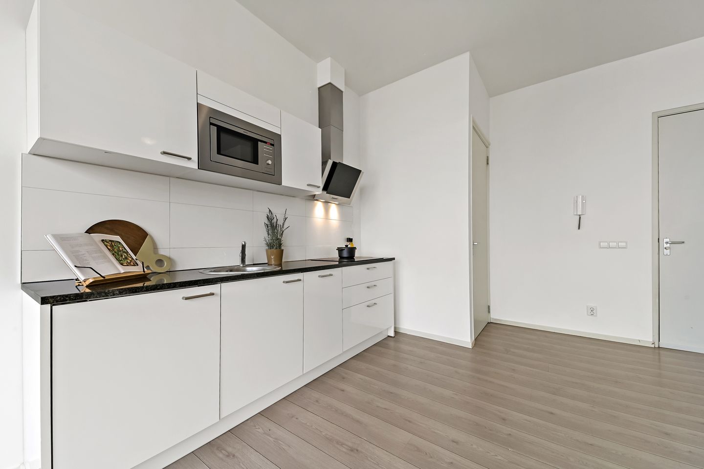 Foto 10 van Leyweg 525-Q