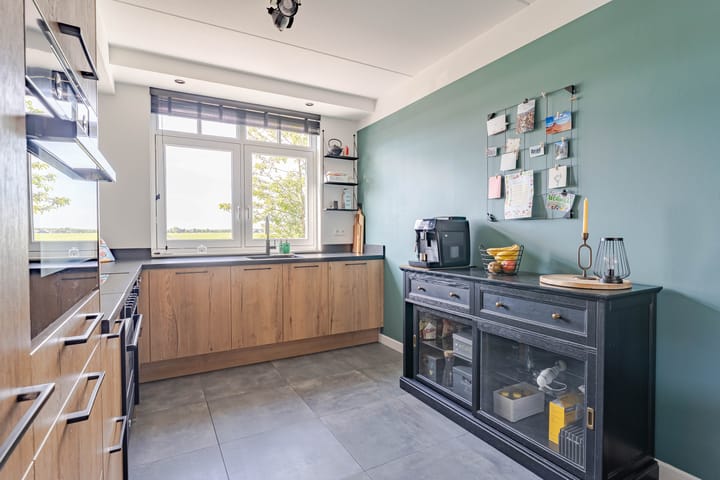 Photo 7 of Wilgenroos 29