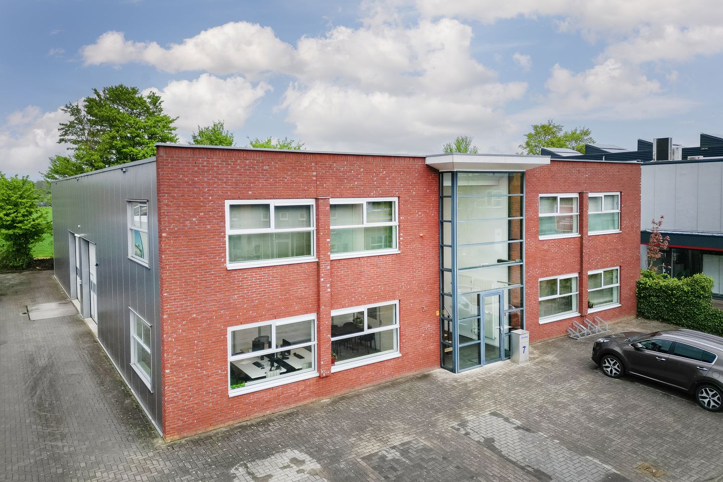 Bekijk foto 1 van Bedrijfsweg 7