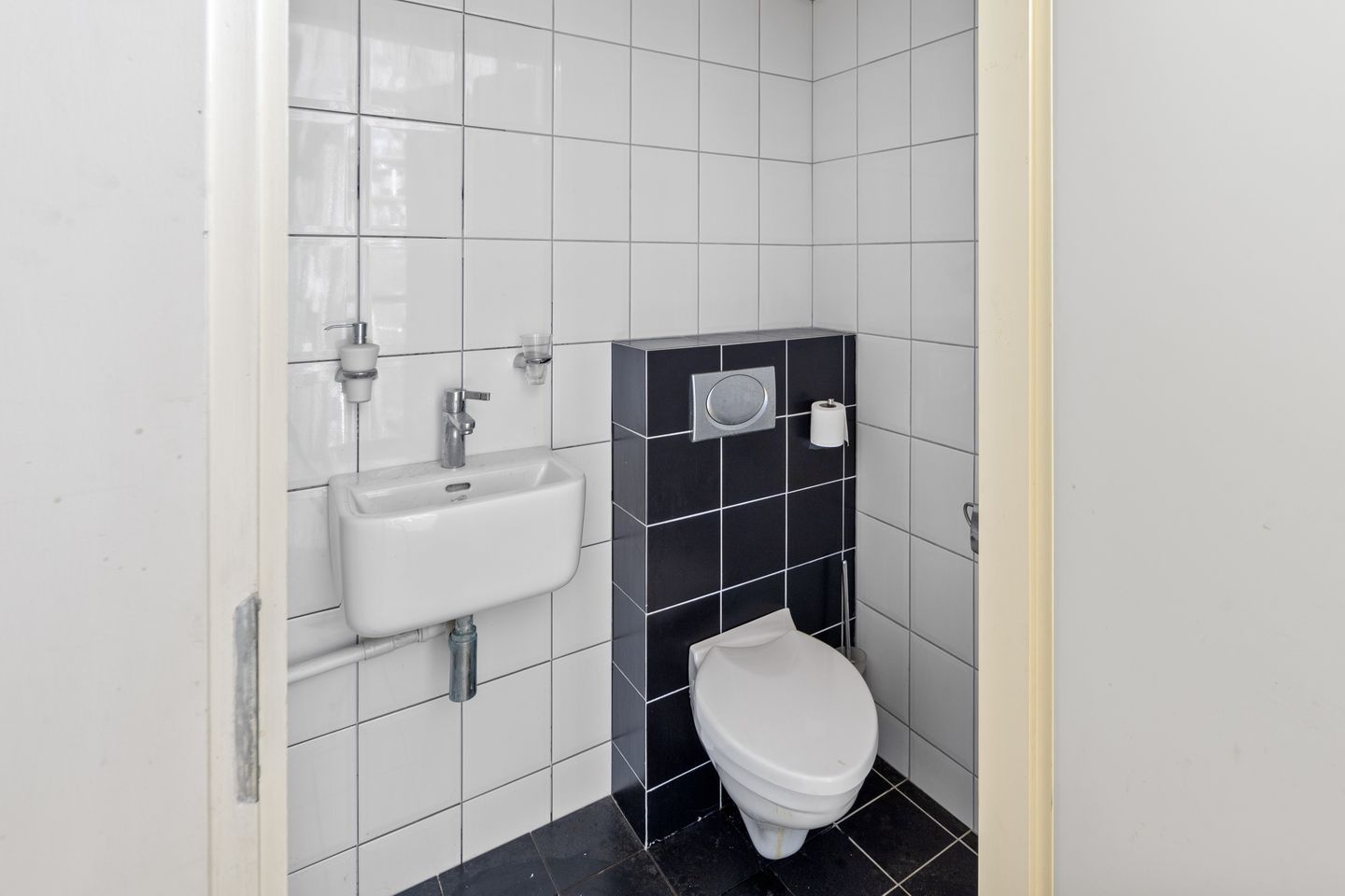 View photo 5 of Neon 25-p