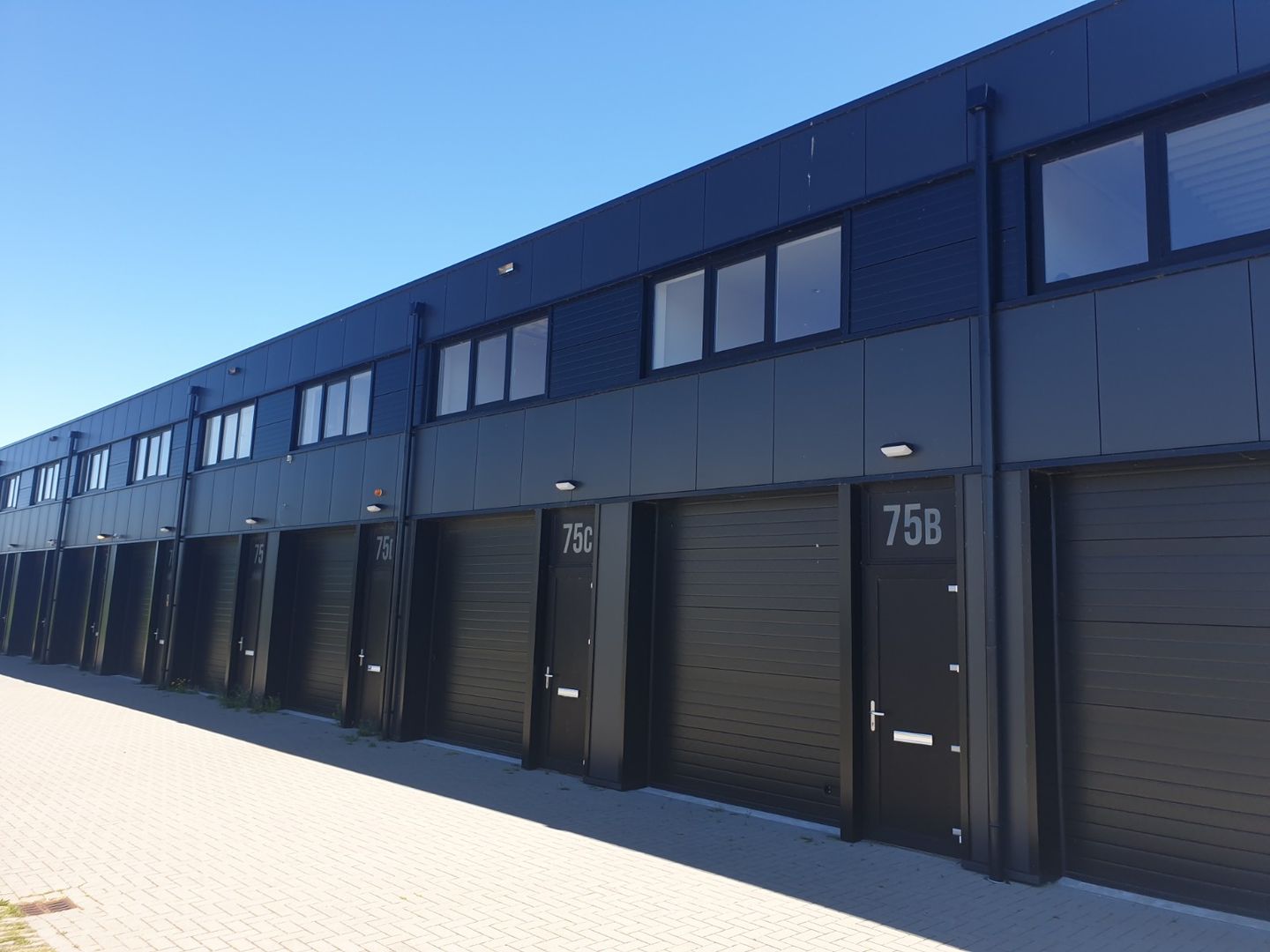 View photo 2 of De Droogmakerij 75-b