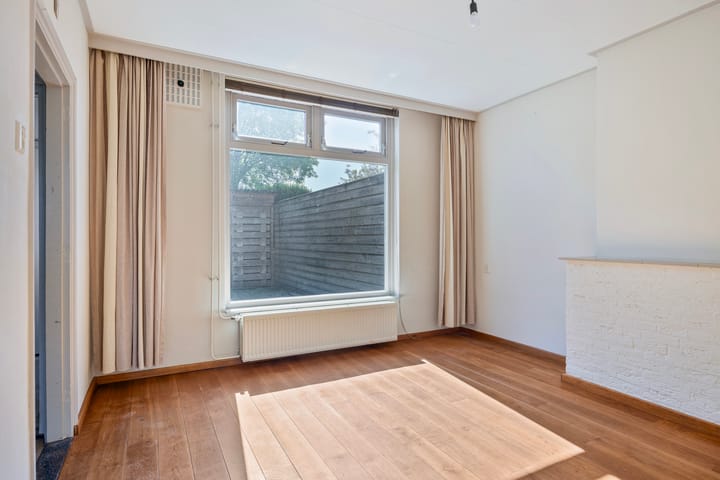 Foto 3 van Domeinenstraat 15