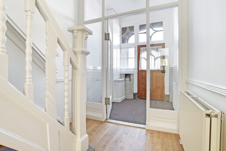 Photo 3 of Johan van Oldenbarneveltlaan 92