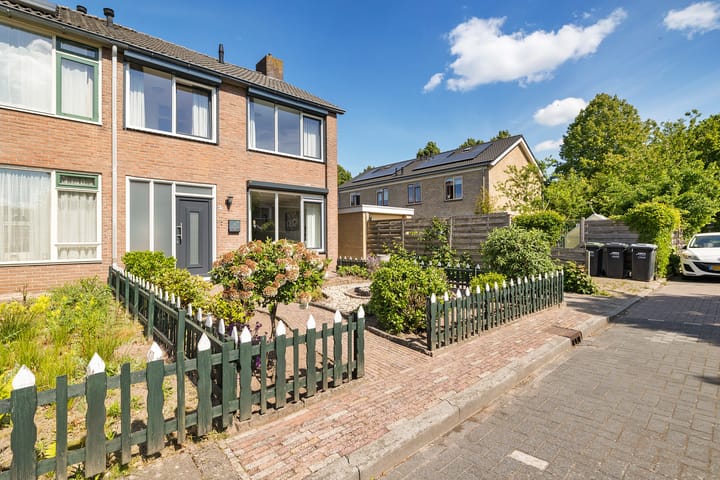 Foto 2 van D H van der Scheerstraat 47