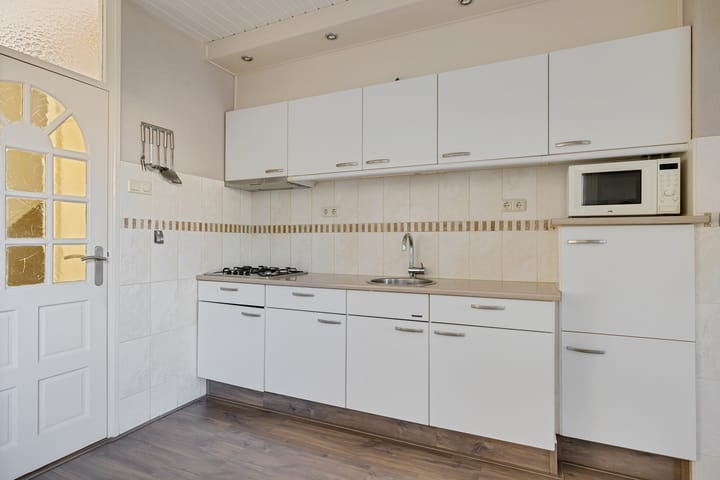 Foto 8 van D H van der Scheerstraat 47