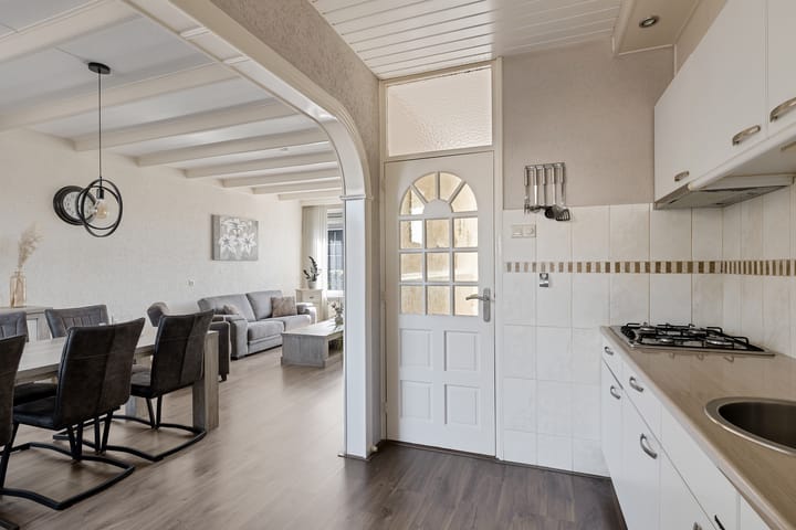 Foto 9 van D H van der Scheerstraat 47