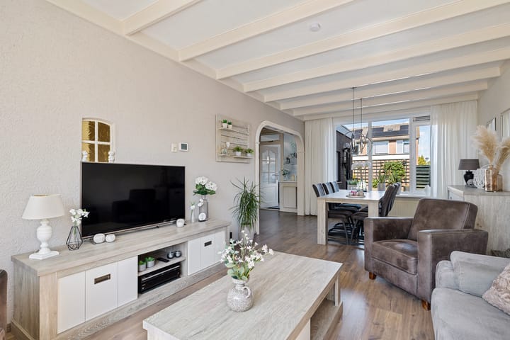 Foto 15 van D H van der Scheerstraat 47