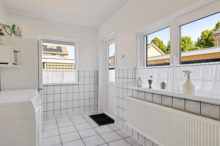 Foto 16 van D H van der Scheerstraat 47