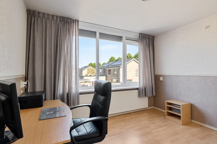 Foto 25 van D H van der Scheerstraat 47