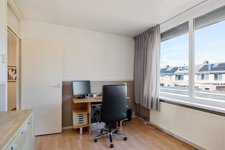 Foto 26 van D H van der Scheerstraat 47