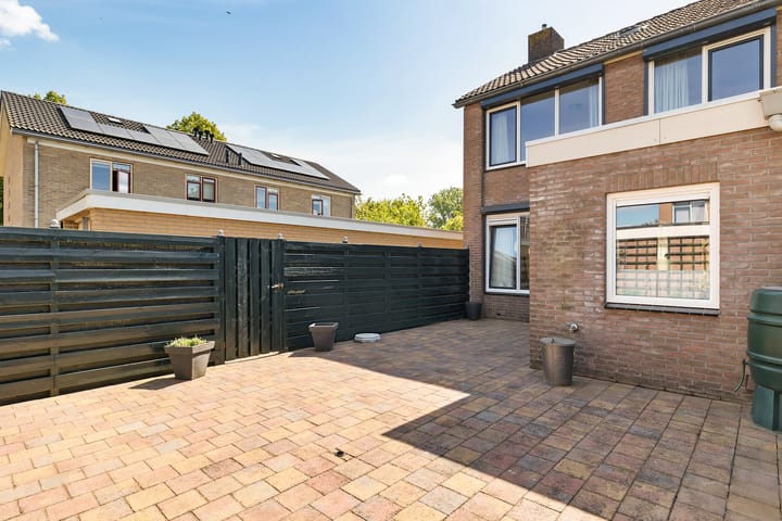 Foto 32 van D H van der Scheerstraat 47