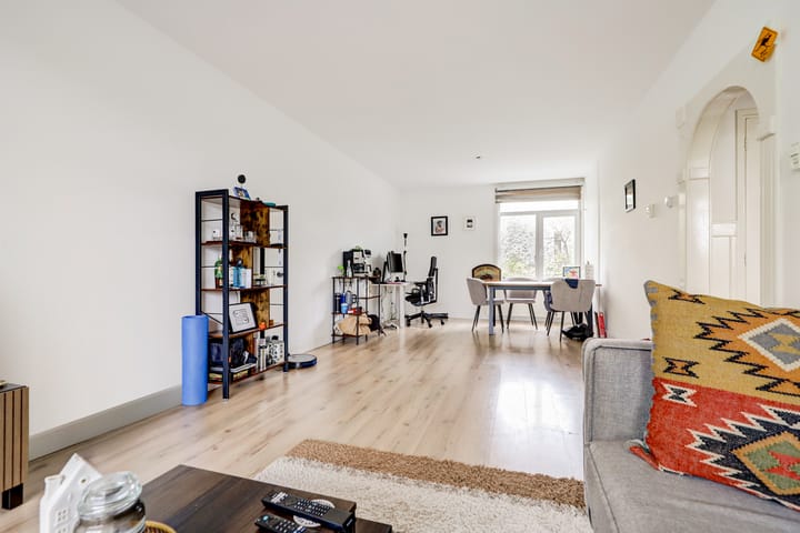 Photo 8 of Bachstraat 438