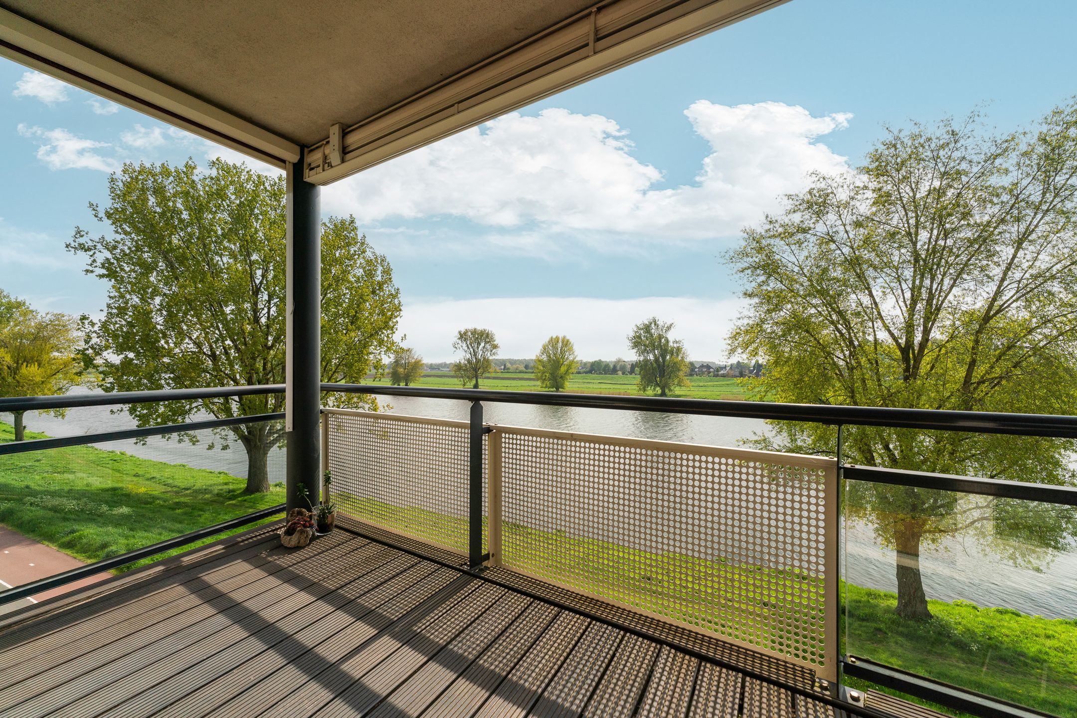 Foto 12 van Maasstaete 81