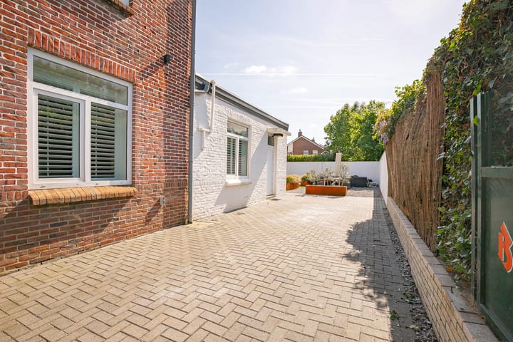 Foto 24 van Bernadettelaan 2