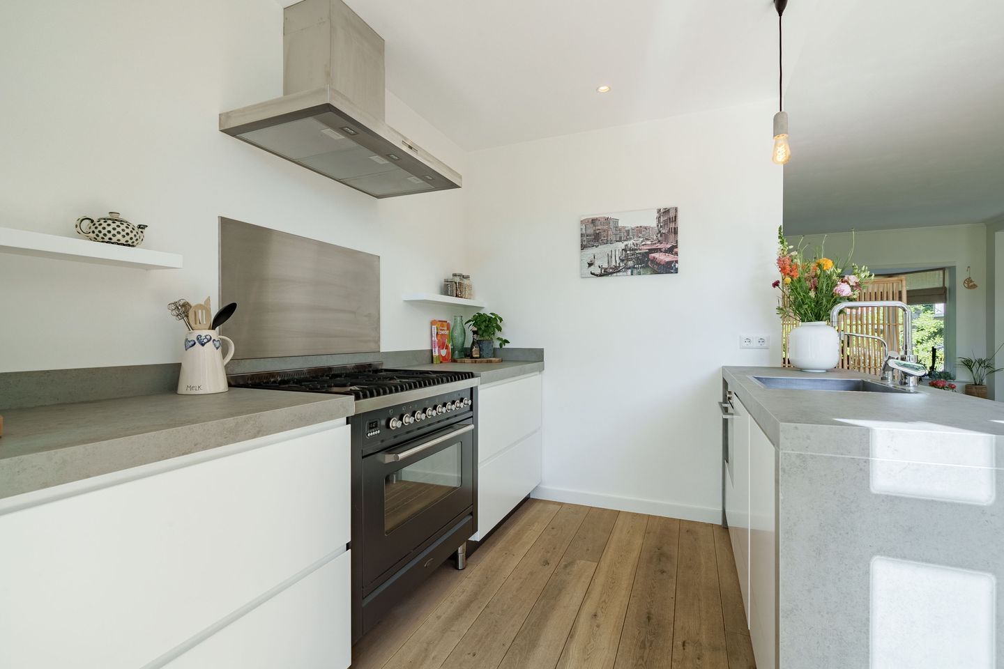 Photo 10 of Frederik Hendriklaan 24