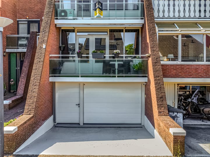 Photo 11 of Hoeker 35