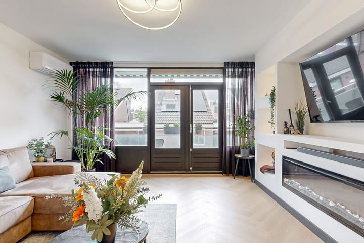 Photo 26 of Hoeker 35