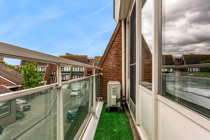 Photo 32 of Hoeker 35