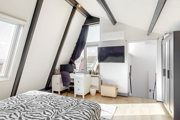 Photo 46 of Hoeker 35