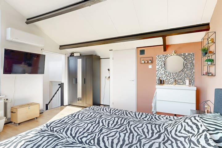 Photo 47 of Hoeker 35