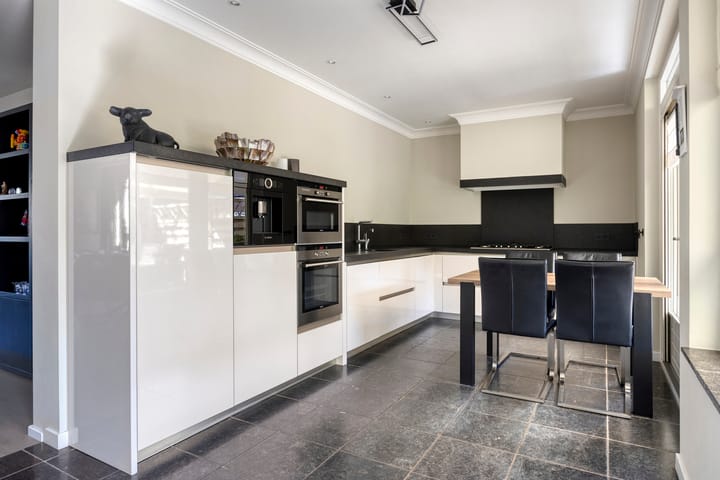 Photo 12 of Rechterstraat 2-A