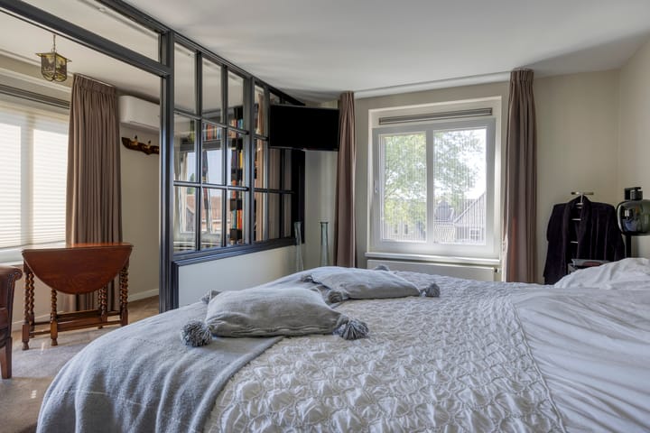 Photo 18 of Rechterstraat 2-A