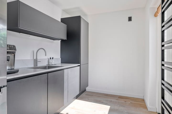 Photo 13 of Aarnout Drostdreef 7