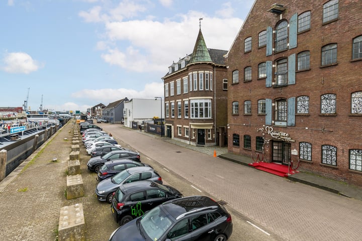 Koningin Wilhelminahaven ZZ 13, Vlaardingen
