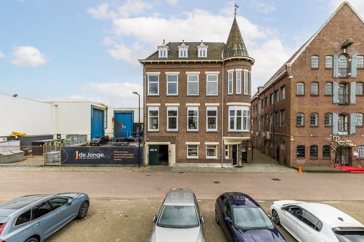 Koningin Wilhelminahaven ZZ 13, Vlaardingen