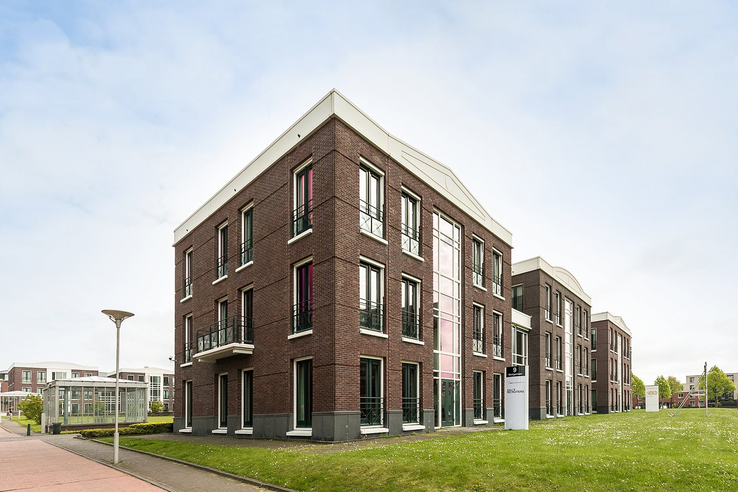 Bekijk foto 4 van Röntgenlaan 9