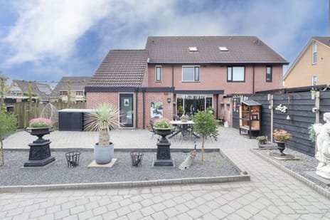 Plevier 135 secondary image