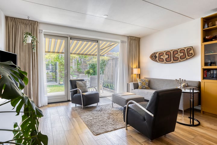 Foto 9 van Merensteinplein 9