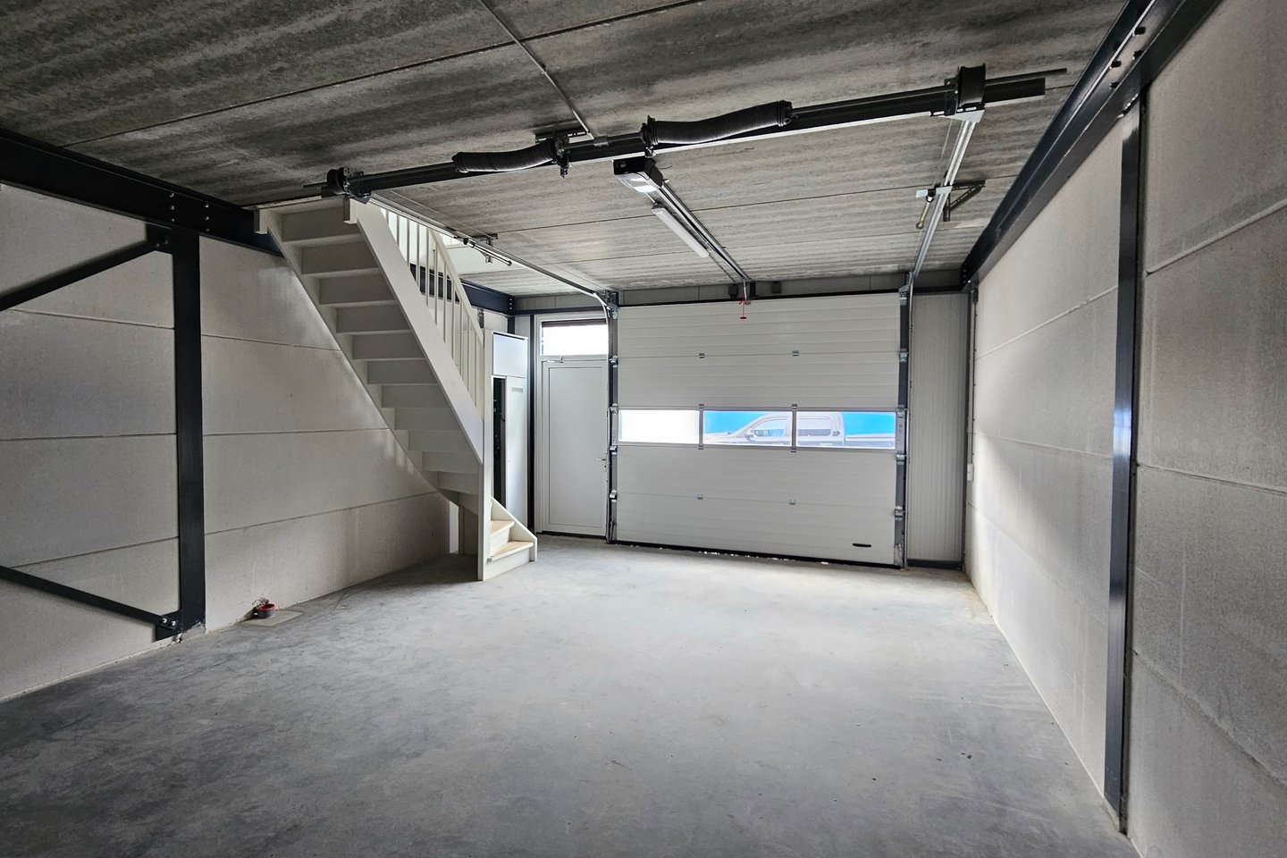 View photo 1 of Eeser Hout 10-P