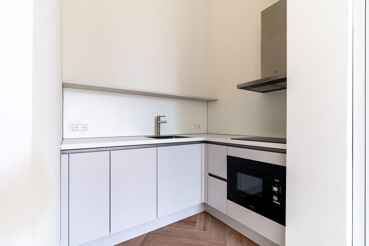 Photo 3 of Van de Spiegelstraat 19-F