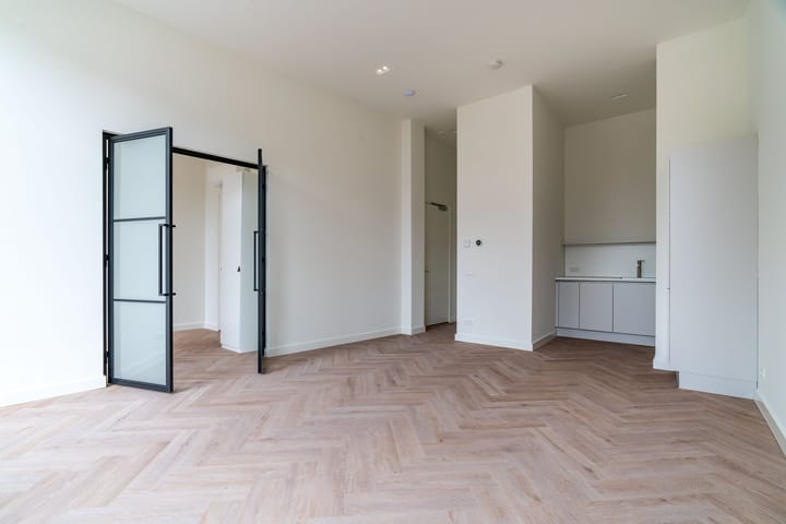 Photo 4 of Van de Spiegelstraat 19-F