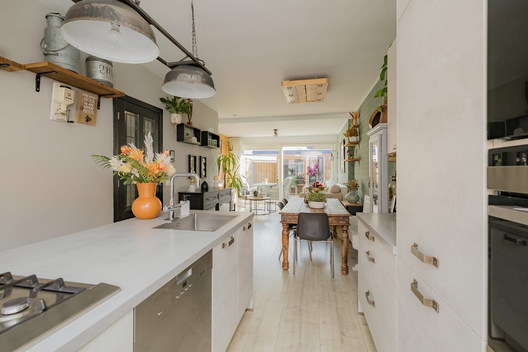 Photo 8 of Meidoornstraat 11