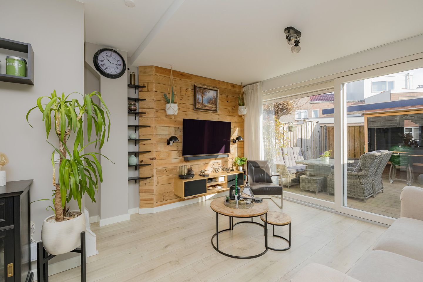 Photo 10 of Meidoornstraat 11