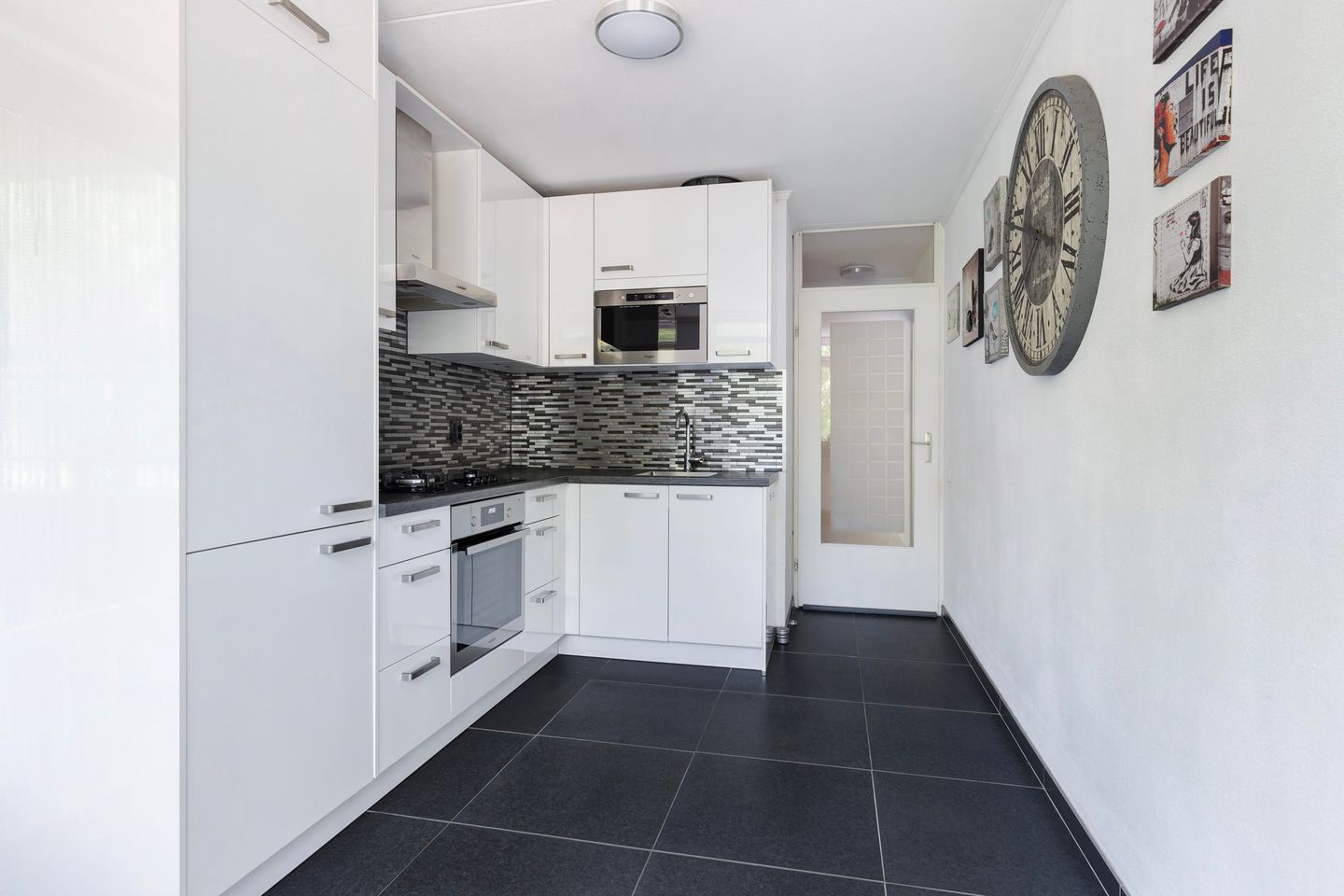 Photo 14 of Crooswijksestraat 142