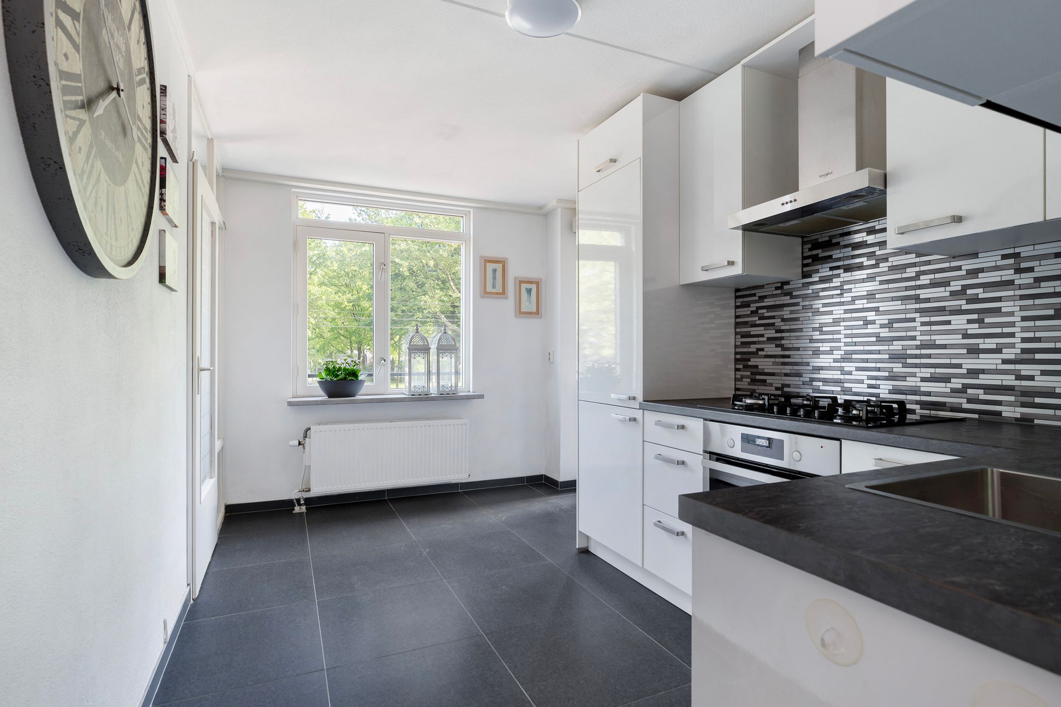 Photo 15 of Crooswijksestraat 142