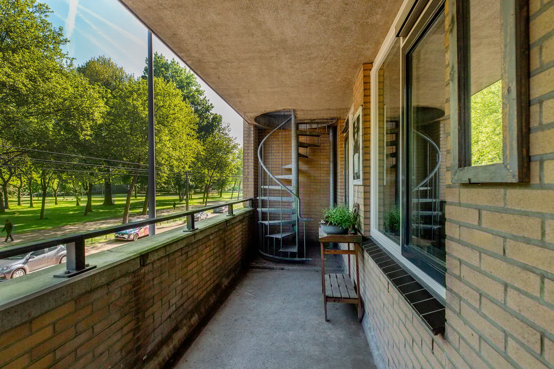 Photo 16 of Crooswijksestraat 142